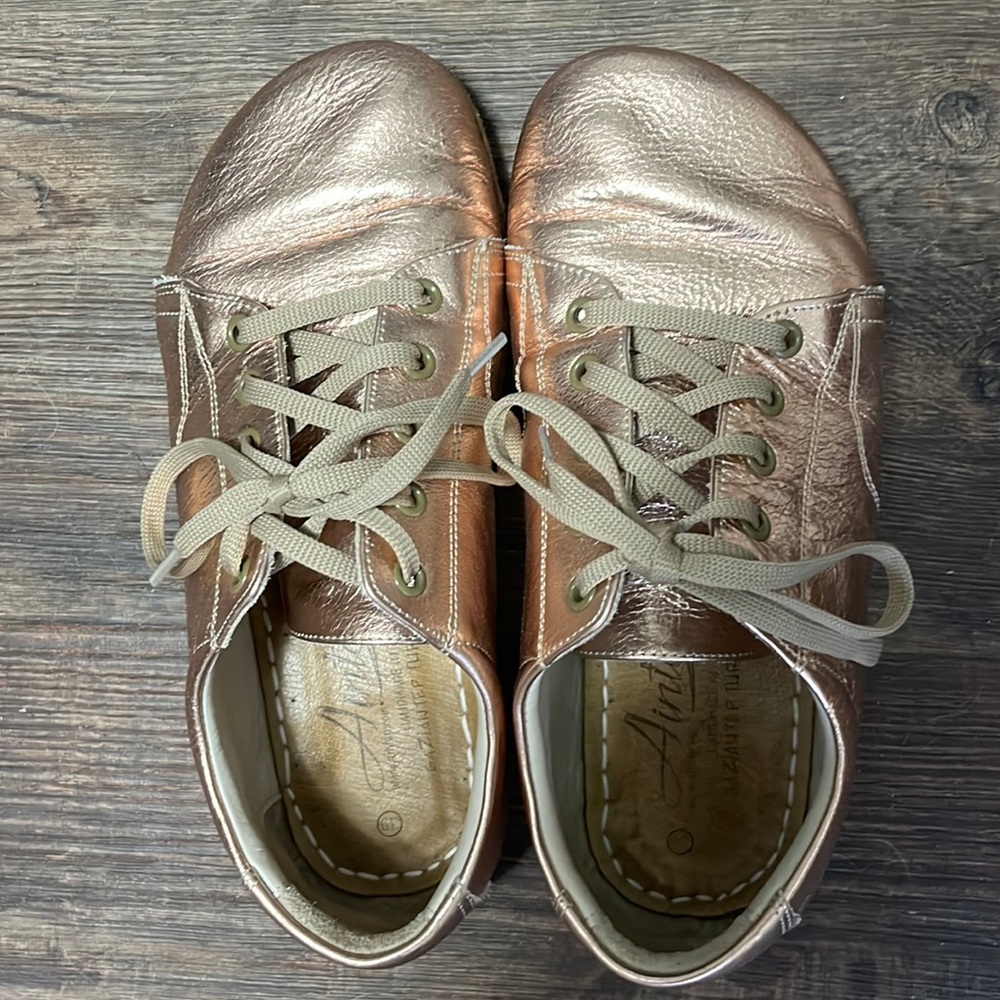 Aintap FeelBarefoot size 39 rose gold leather shoes